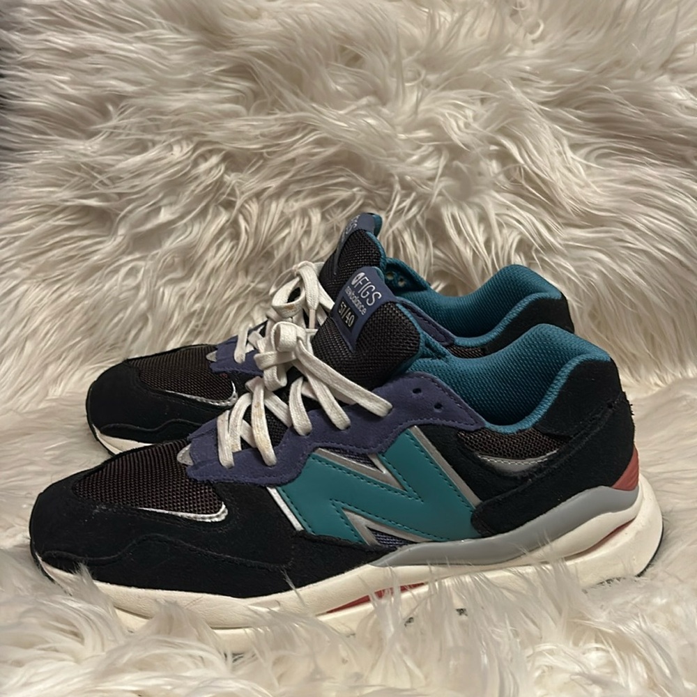 New Balance Black and Teal Sneakers